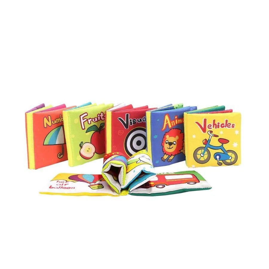 Set 6 karet v textilu s vozidly, geometrickými tvary, vizuálními obrazy, čísly, zvířatami a ovocemi, 6 kusů, textilie