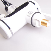 Elektrický kohoutek s okamžitým vytápěním vody, displejem teploty LED, vodorovný s dřezem/vanou, výkonem 3000 W, horká voda 30 ° C-60 ° C, bílá, Z007xdt