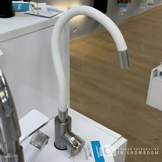 Baterie s ohebnou trubkou, SUS304 Nerezová ocel, satén a bílá, CF025WH Kuchyňské baterie Výchozí název Alessandro Design